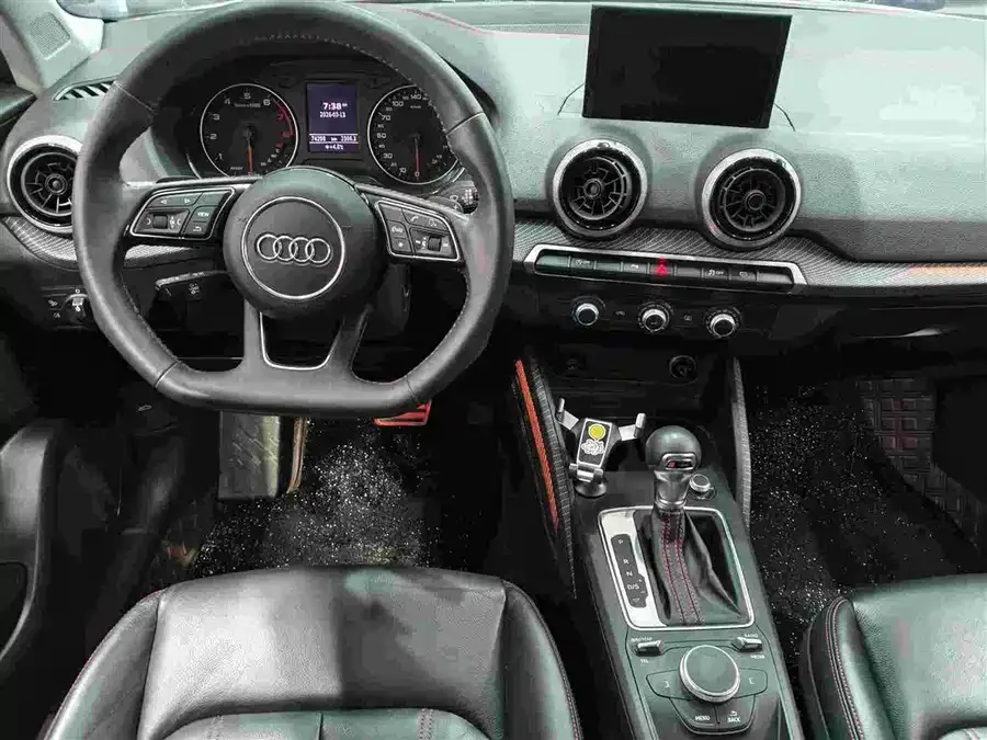 Audi Q2L 2022 35 TFSI aggressive and dynamic model 2022 — миниатюра 4