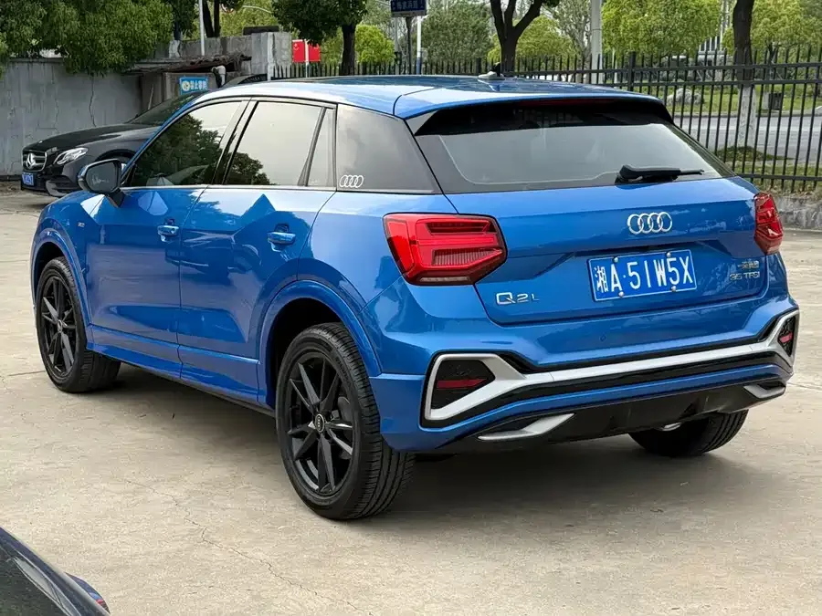 Audi Q2L 2022 35 TFSI aggressive and dynamic model 2022 — миниатюра 2