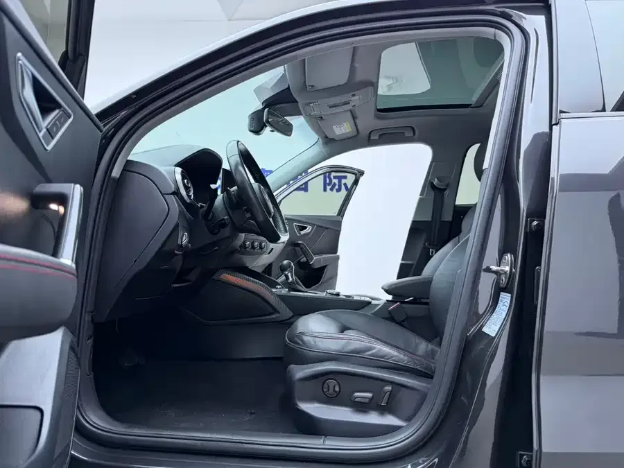 Audi Q2L 2022 35 TFSI aggressive and dynamic model 2022 — миниатюра 2