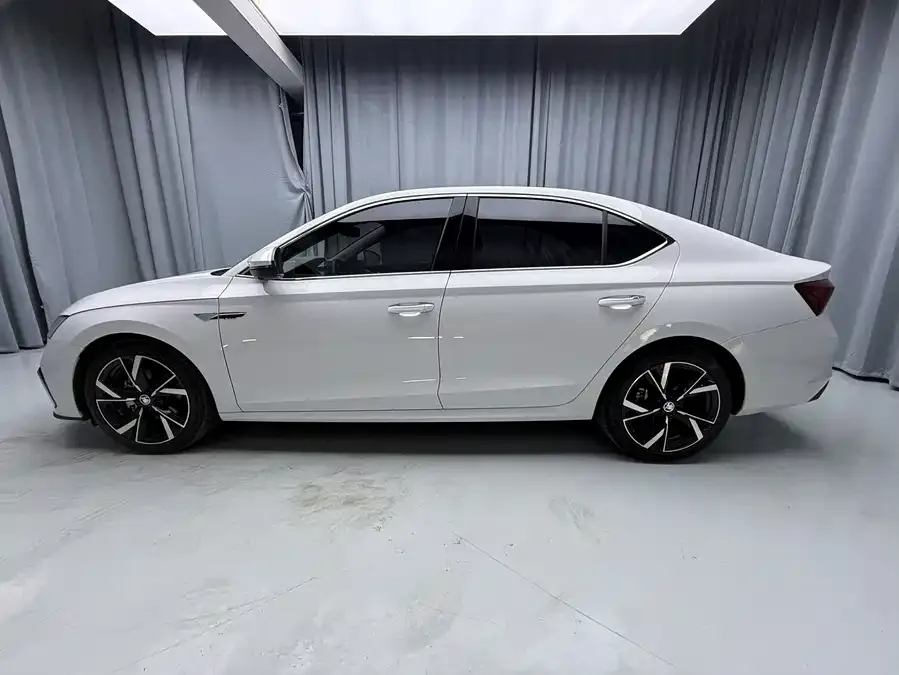 Skoda Octavia Octavia 2023 facelift PRO TSI280 Premium Edition 2022 — миниатюра 4