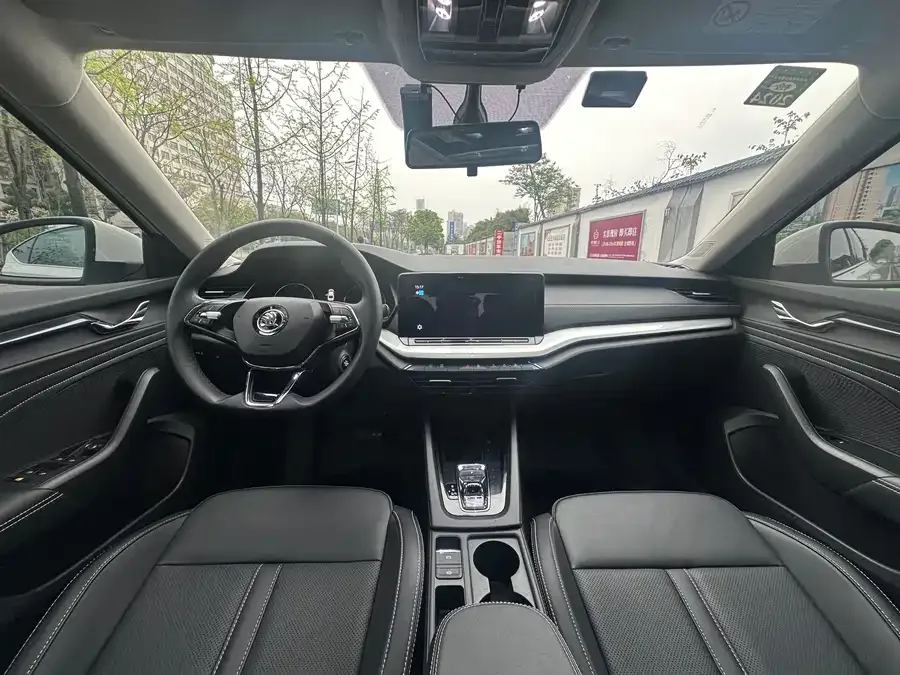 Skoda Octavia Octavia 2022 PRO TSI280 Premium Edition 2022 — миниатюра 2