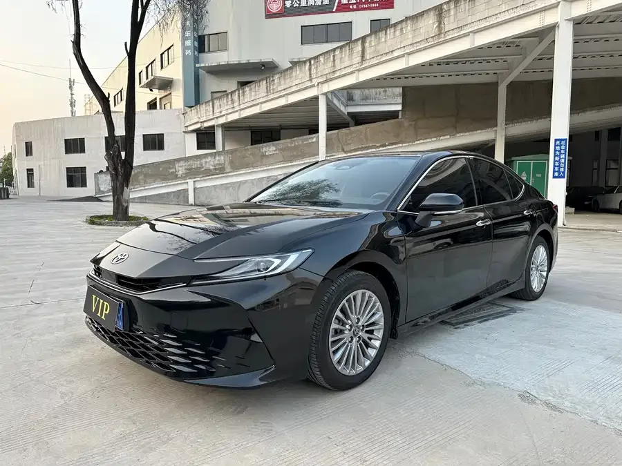 Toyota Camry 2026 Camry Hybrid 2.0 HSE Glorious Edition 2026 — фото 1, купить с доставкой в Москву