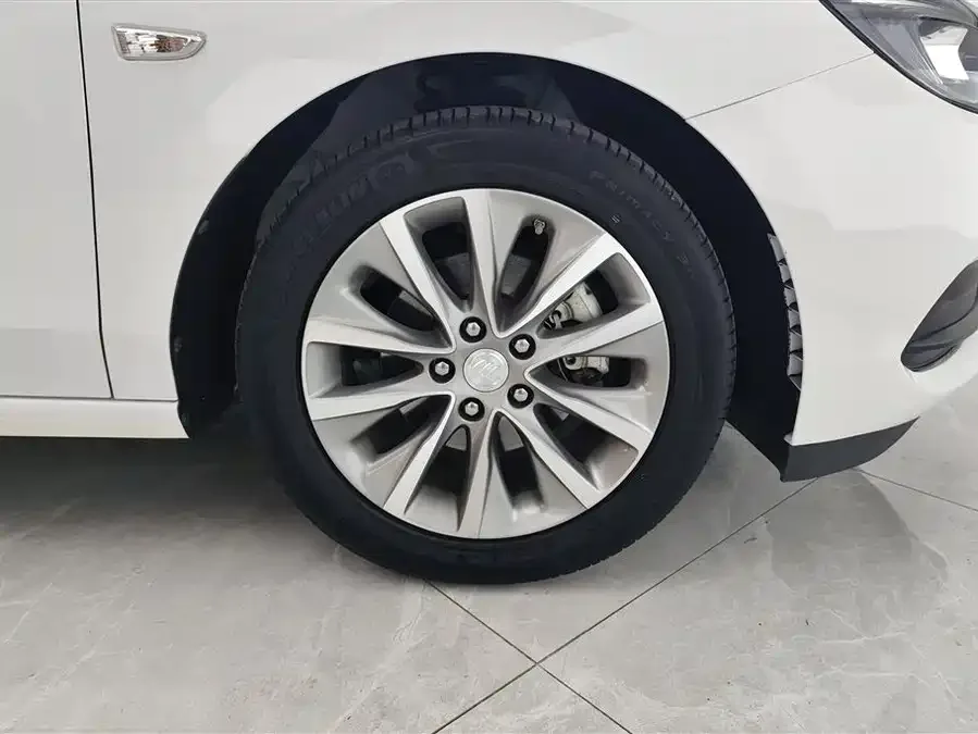 Buick GL6 2021 323T Mild Hybrid Connected Luxury Edition 2023 — миниатюра 2