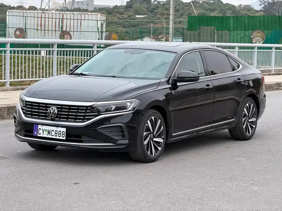 Volkswagen Passat Passat 2024 380TSI Deluxe Edition 2024 — фото 1, купить с доставкой в Москву