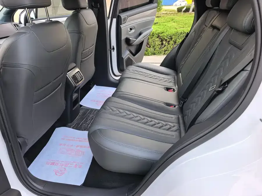 BYD Song L DM-i Song L DM-i 2025 Intelligent Driving Edition 112km Surpassing Edition 2025 — миниатюра 4