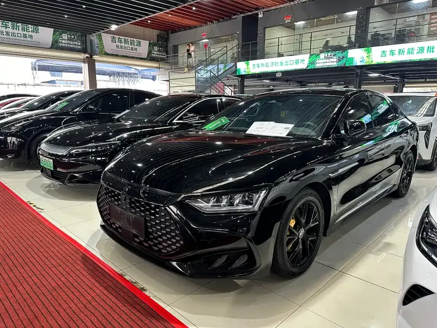 BYD Second-hand Han 2024 DM-i Honor Edition 121KM Premium Edition 2025 — фото 1, купить с доставкой в Москву