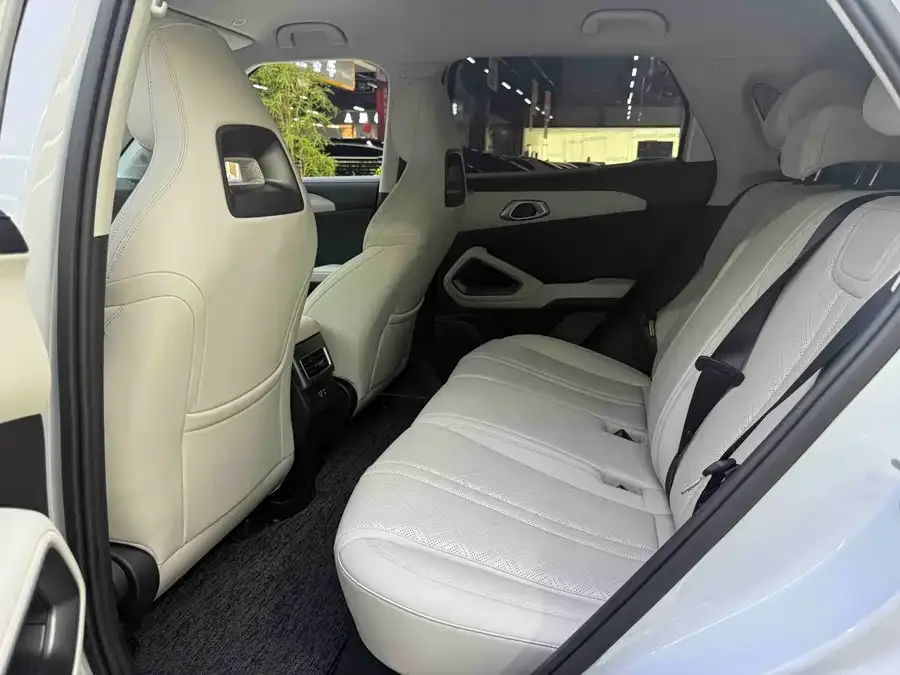 BYD Yuan UP Yuan UP 2025 301KM Pilot Edition 2025 — миниатюра 3