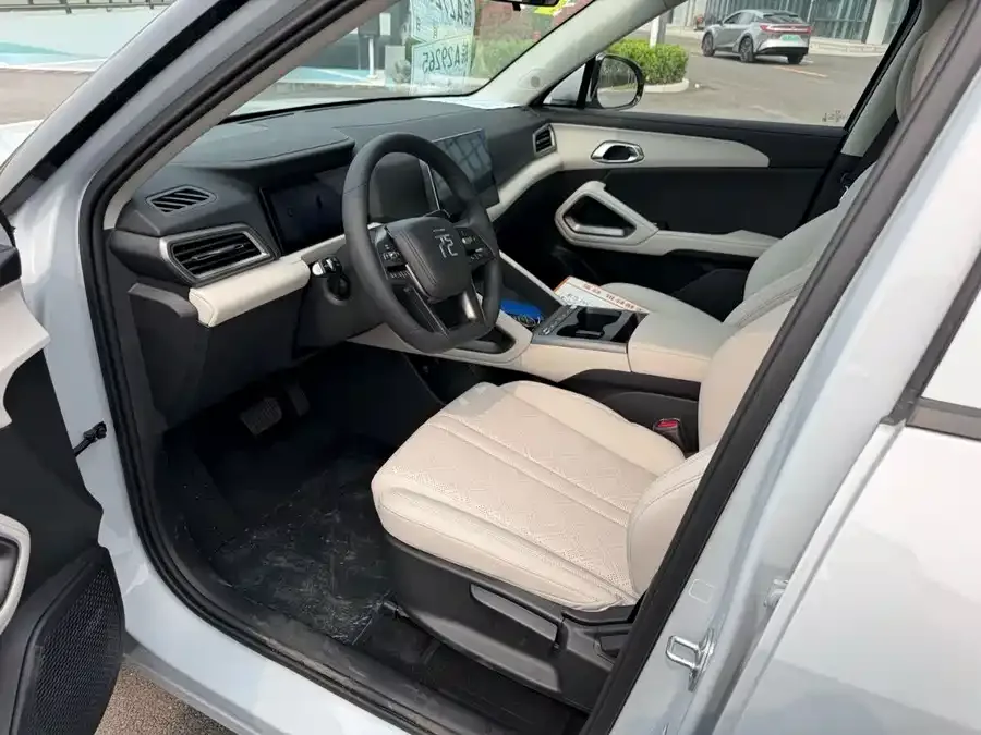 BYD Yuan UP Yuan UP 2025 301KM Pilot Edition 2026 — миниатюра 3
