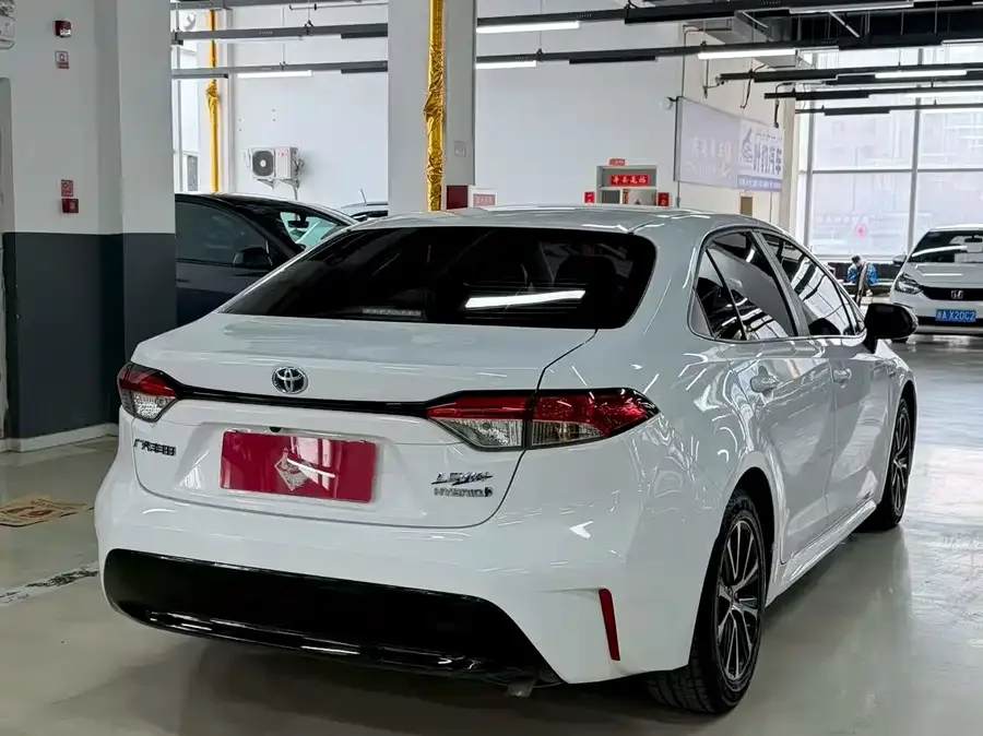 Toyota Levin Corolla 2023 Intelligent Electric Hybrid Dual Engine 1.8L Luxury Edition 2024 — миниатюра 3