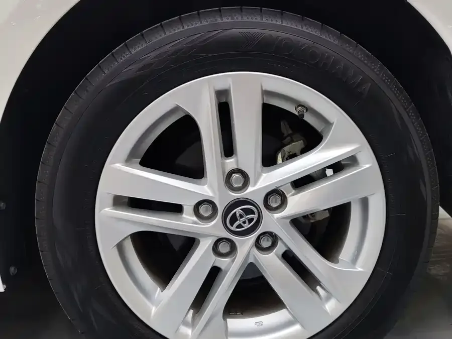 Toyota Levin 2022 Levin TNGA 1.5L CVT Leading Edition 2022 — миниатюра 4