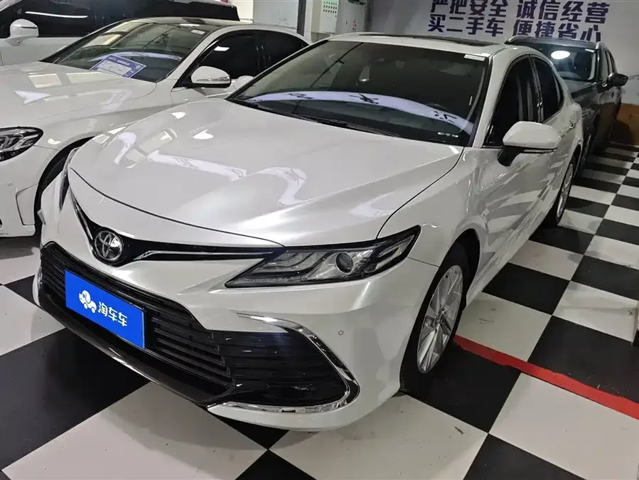 Toyota Camry Camry 2021 2.0G Deluxe Edition 2022 — фото 1, купить с доставкой в Москву
