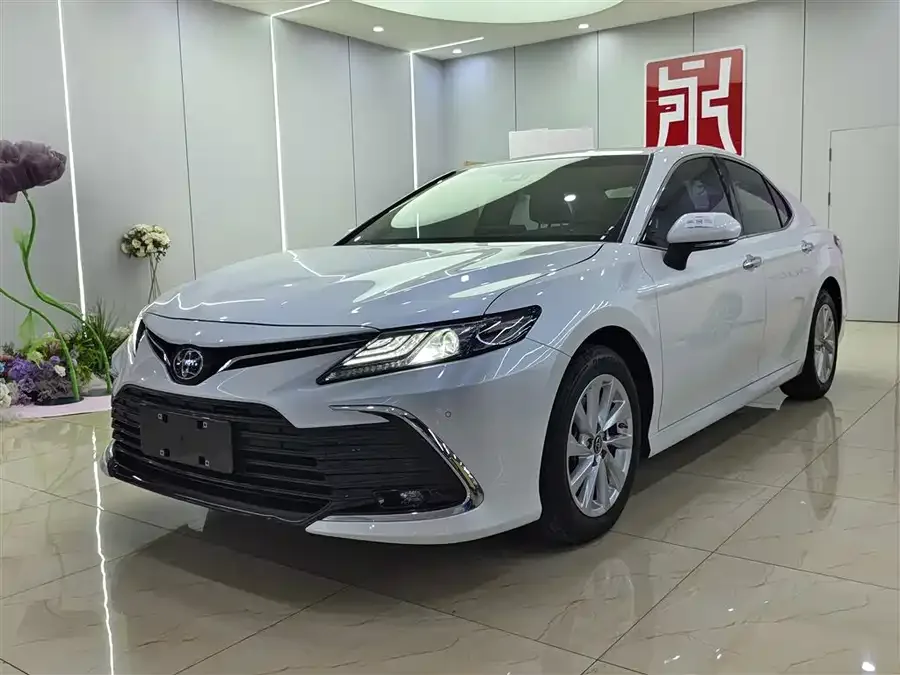 Toyota Camry Camry 2021 2.0G Deluxe Edition 2023 — фото 1, купить с доставкой в Москву