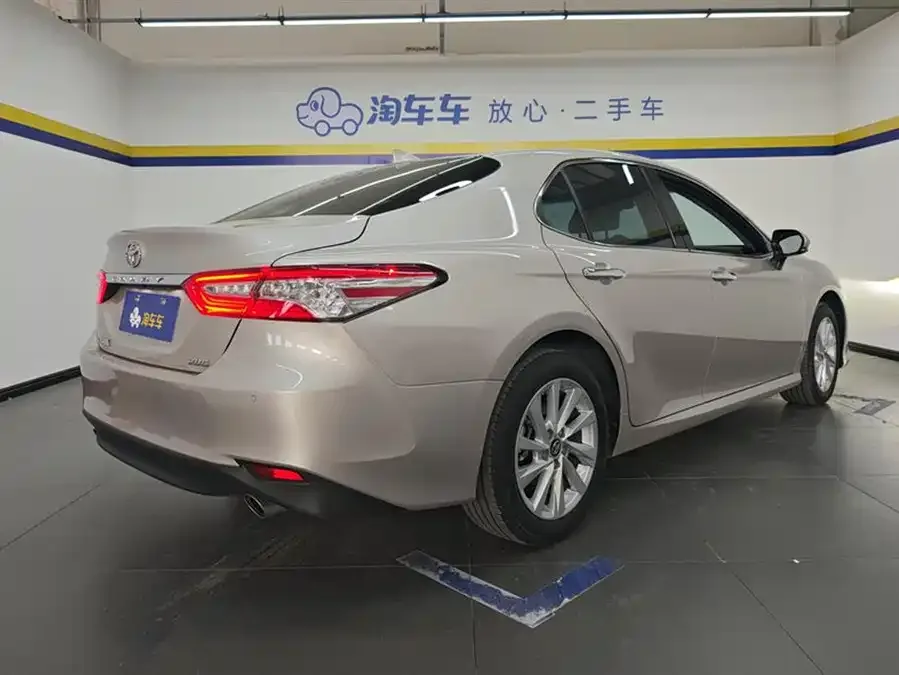 Toyota Camry Camry 2021 2.0G Deluxe Edition 2022 — миниатюра 3