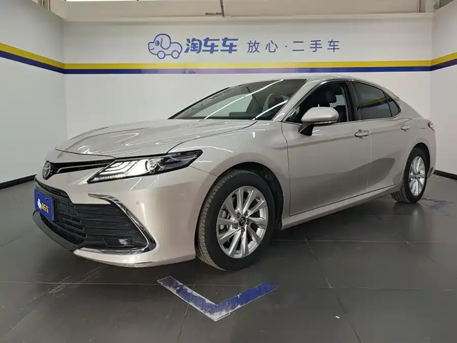 Toyota Camry Camry 2021 2.0G Deluxe Edition 2022 — фото 1, купить с доставкой в Москву