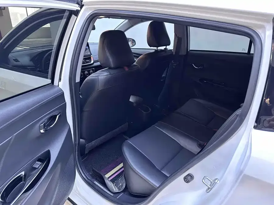 Toyota YARiS L YARiS L 2022 YARiS X 1.5L CVT Luxury PLUS Edition 2022 — миниатюра 3
