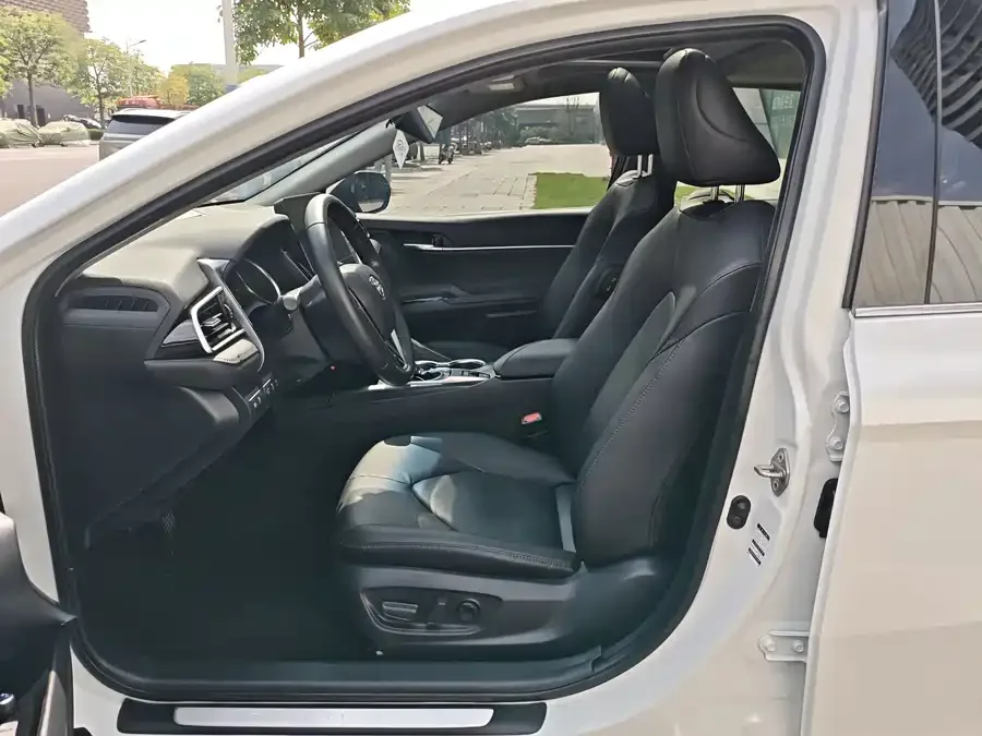 Toyota Camry Camry 2021 2.0G Deluxe Edition 2022 — миниатюра 2
