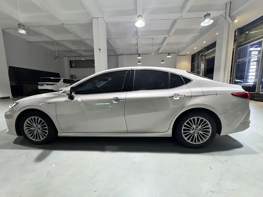 Toyota Camry Camry 2024 Hybrid 2.0HGVP Luxury Edition 2024 — миниатюра 4