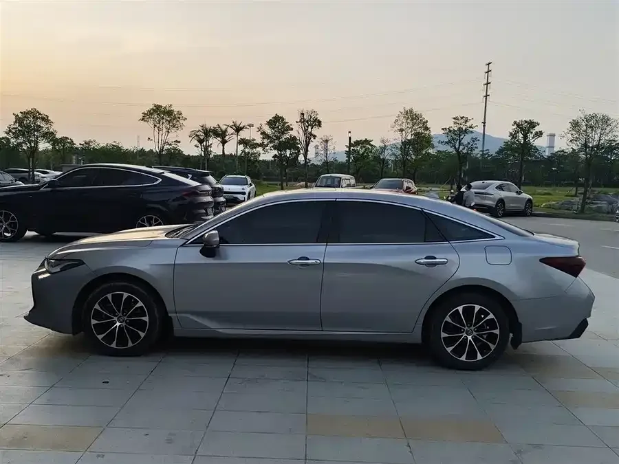 Toyota Avalon Asia Dragon 2022 2.0L Deluxe Edition 2023 — миниатюра 3