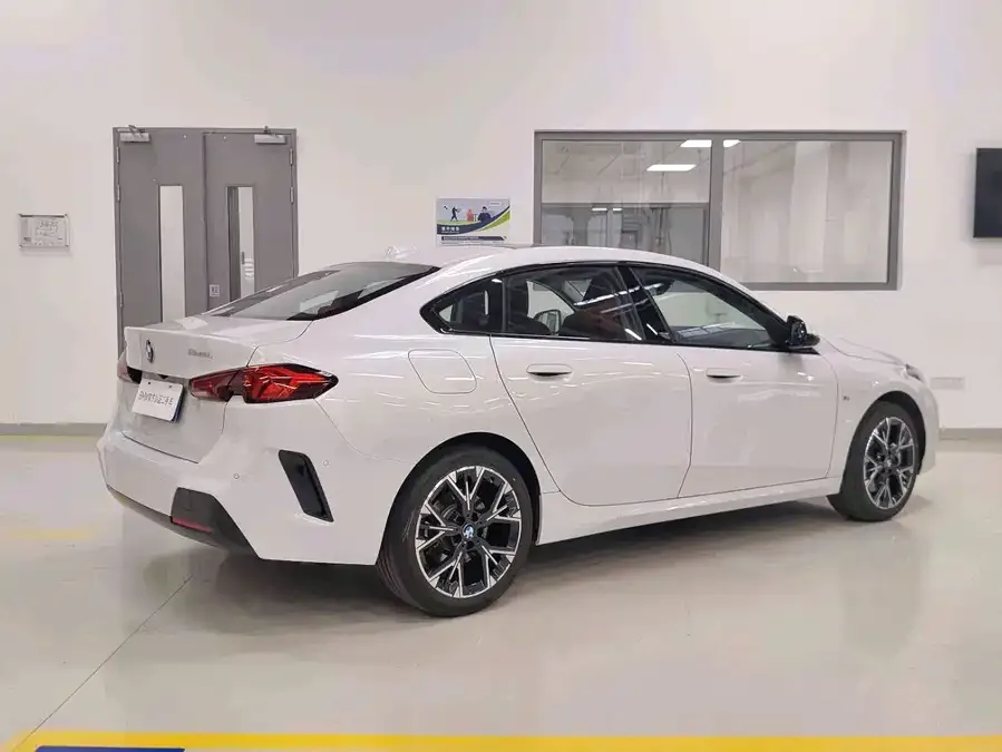 BMW 2 series BMW 2 Series 2025 225L M Sports Package 2025 — миниатюра 5