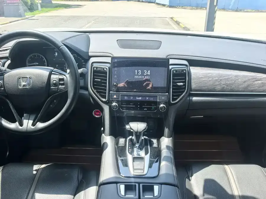 Honda UR-V 2023 240TURBO two-wheel drive elegant version 2023 — миниатюра 4
