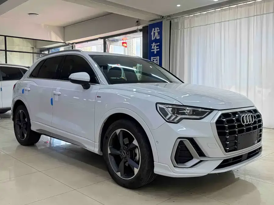 Audi Q3 2022 35 TFSI Fashionable and Dynamic 2022 — миниатюра 3