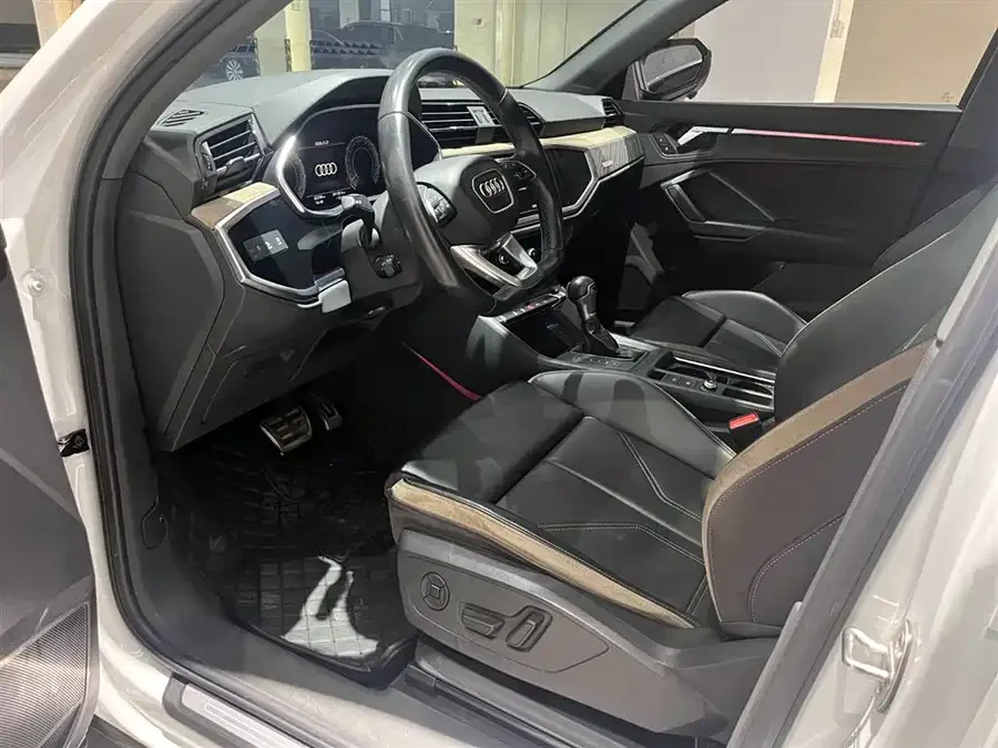 Audi Q3 2024 35 TFSI Fashionable and Elegant 2023 — миниатюра 4