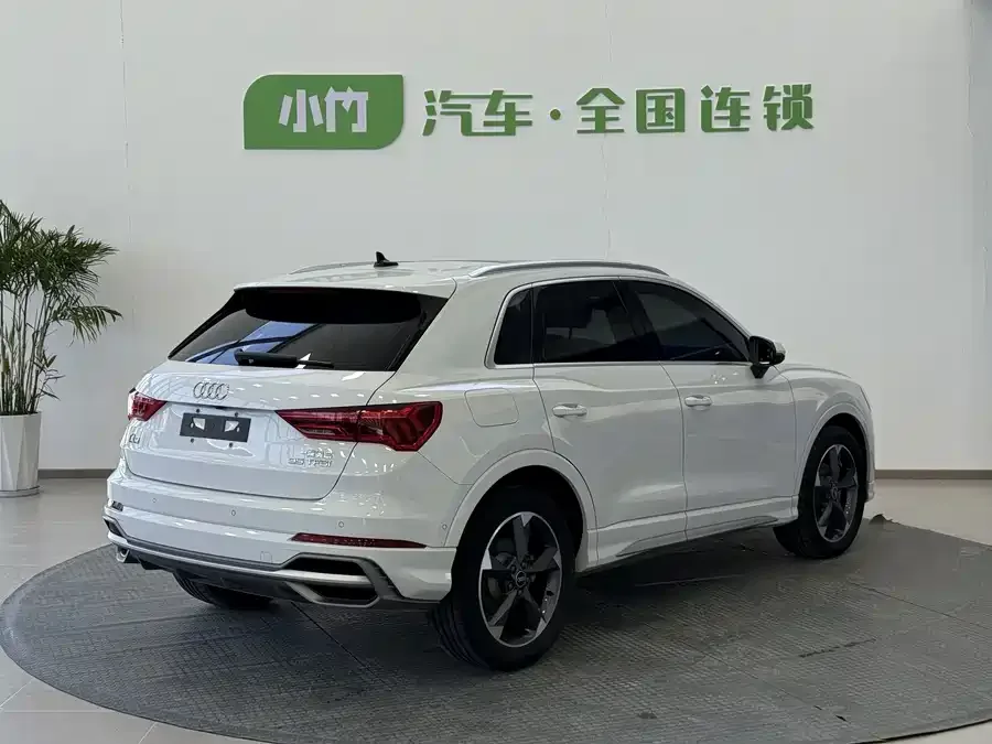 Audi Q3 2022 35 TFSI Fashionable and Dynamic 2023 — миниатюра 4
