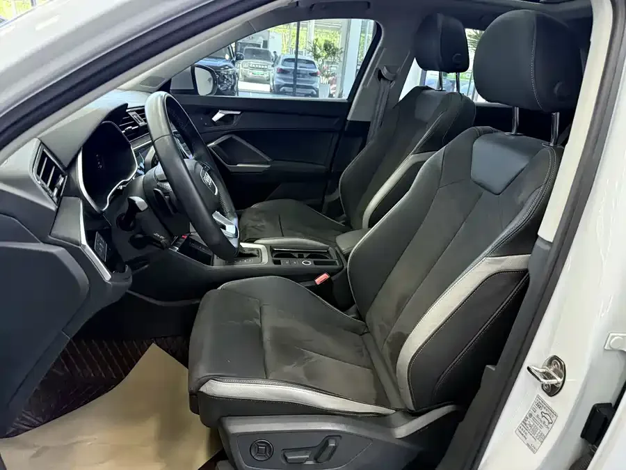 Audi Q3 2022 35 TFSI Fashionable and Dynamic 2023 — миниатюра 5