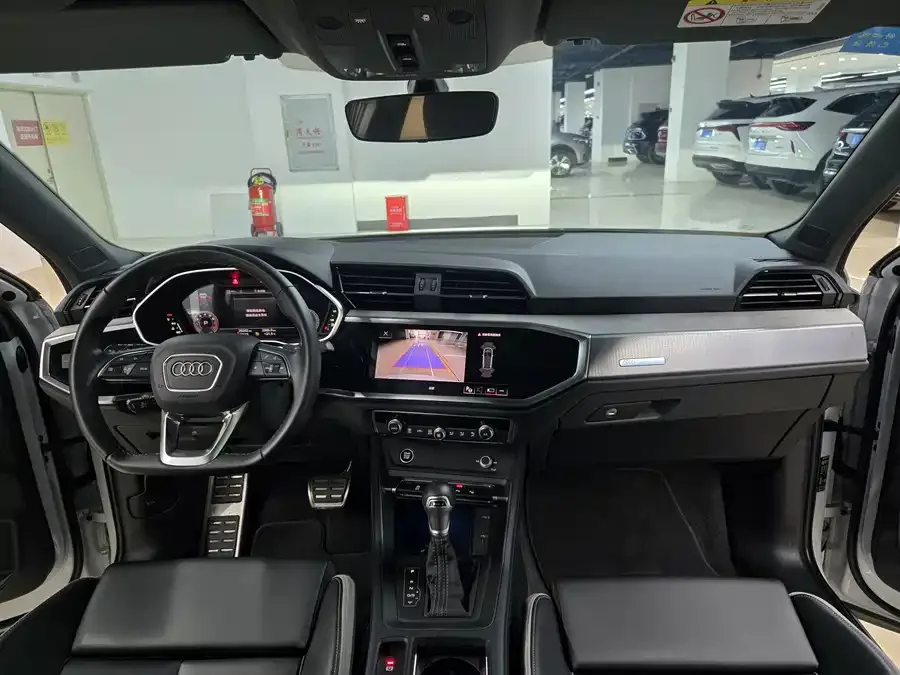 Audi Q3 2024 35 TFSI Fashion Dynamic Edition 2023 — миниатюра 2