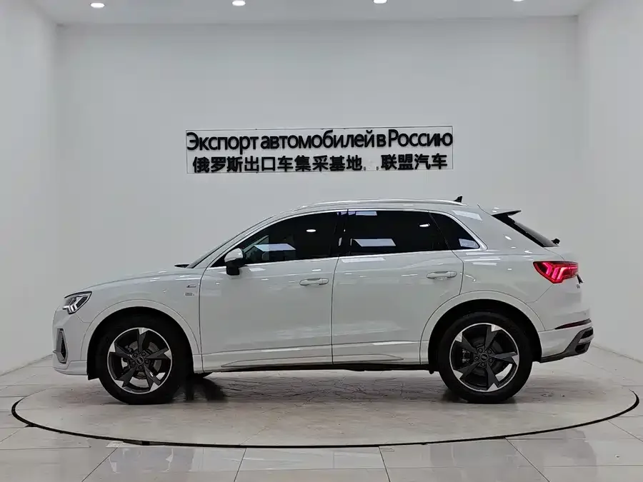 Audi Q3 2022 35 TFSI aggressive and dynamic model 2023 — миниатюра 2