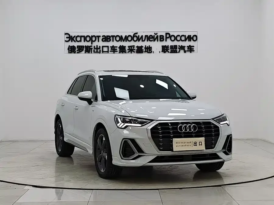 Audi Q3 2022 35 TFSI aggressive and dynamic model 2023 — миниатюра 3