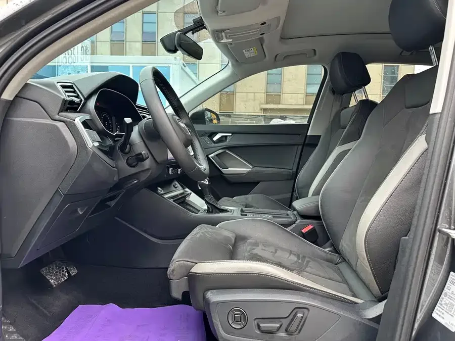 Audi Q3 2022 35 TFSI aggressive and dynamic model 2022 — миниатюра 4