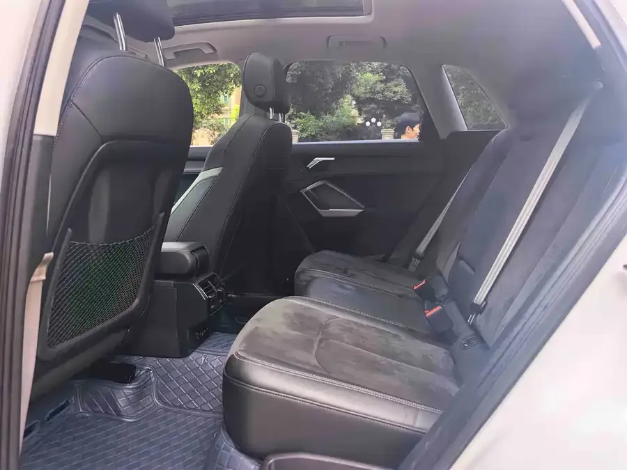 Audi Q3 2022 35 TFSI aggressive and dynamic model 2022 — миниатюра 2
