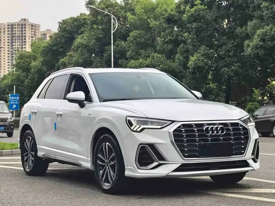 Audi Q3 2022 35 TFSI aggressive and dynamic model 2022 — миниатюра 3