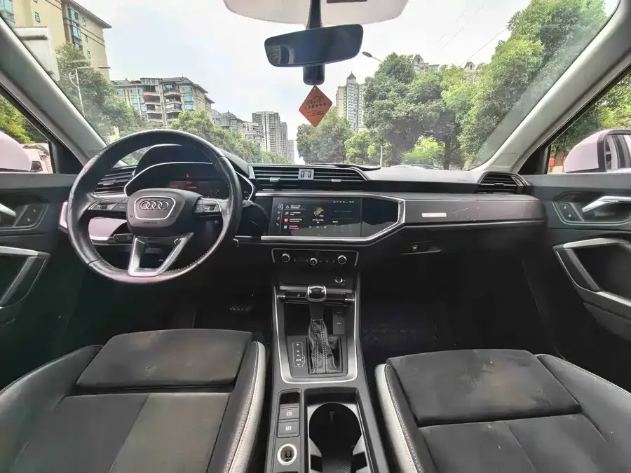 Audi Q3 2022 35 TFSI aggressive and dynamic model 2022 — миниатюра 4