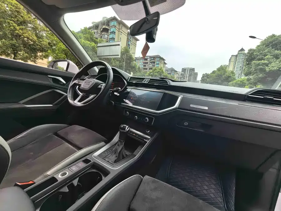 Audi Q3 2022 35 TFSI aggressive and dynamic model 2022 — миниатюра 5