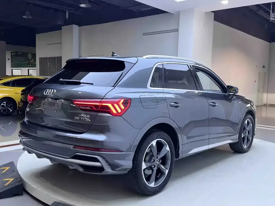 Audi Q3 2022 35 TFSI Fashionable and Dynamic 2022 — миниатюра 2