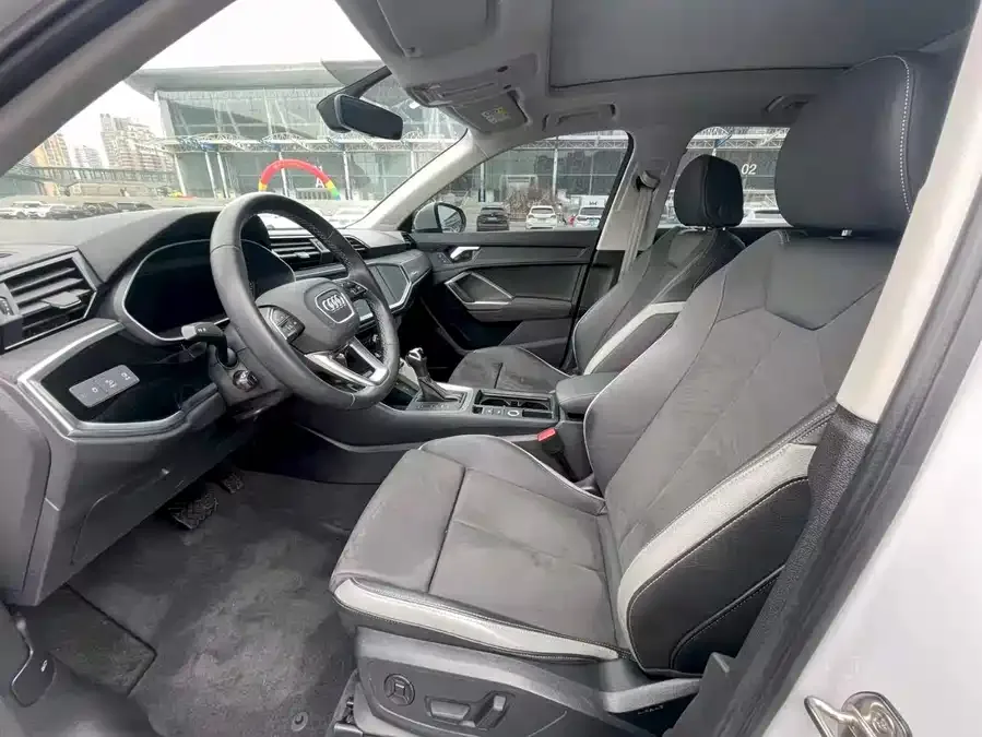 Audi Q3 2022 35 TFSI aggressive and dynamic model 2022 — миниатюра 2