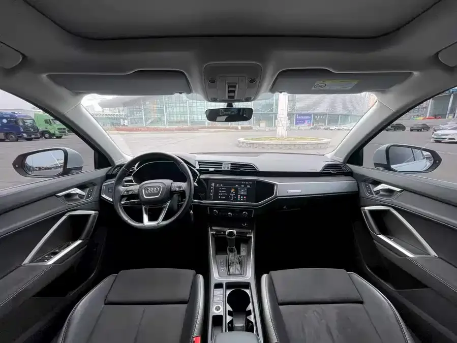 Audi Q3 2022 35 TFSI aggressive and dynamic model 2022 — миниатюра 4