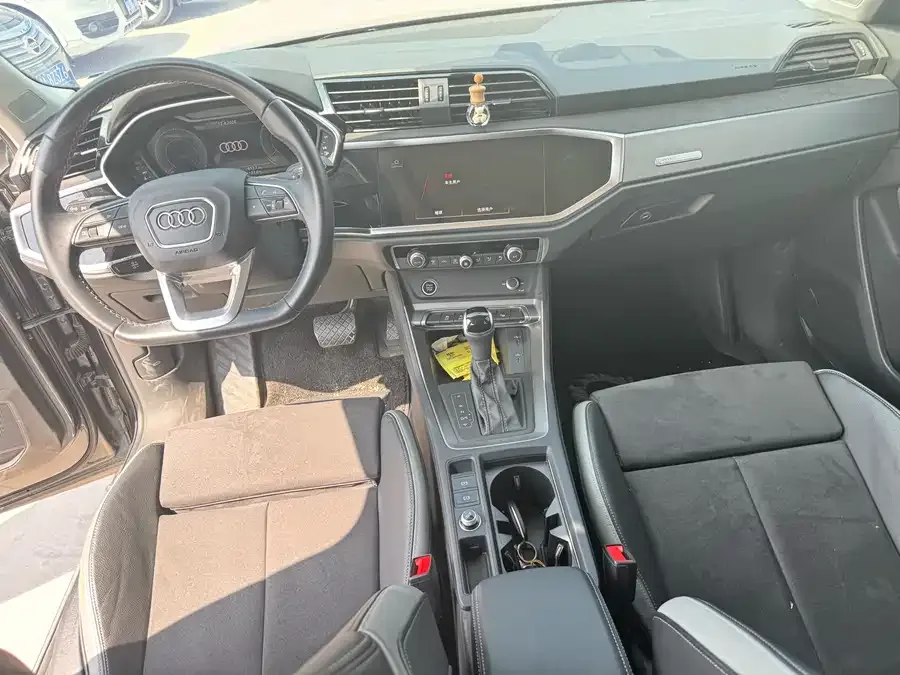Audi Q3 2023 35 TFSI Fashion Dynamic Edition (1.5T) 2023 — миниатюра 2