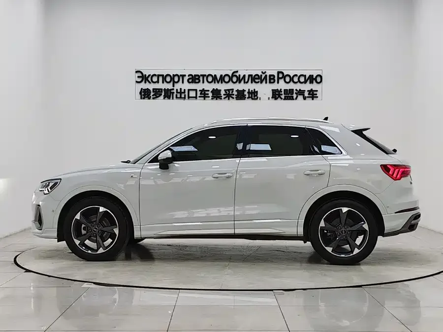 Audi Q3 2023 35 TFSI Fashion Dynamic Edition (1.4T) 2023 — миниатюра 2