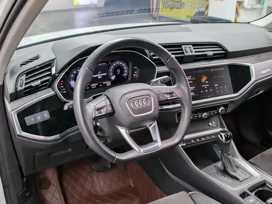Audi Q3 2022 35 TFSI Fashionable and Dynamic 2022 — миниатюра 2