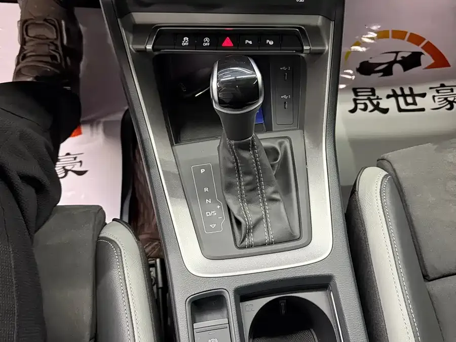 Audi Q3 2022 35 TFSI Fashionable and Dynamic 2022 — миниатюра 5