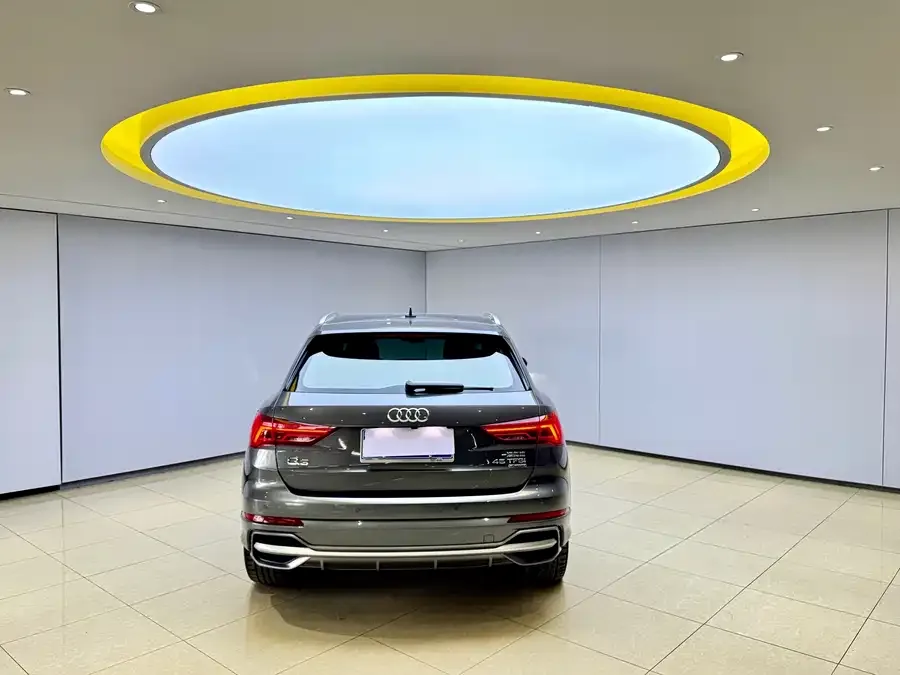 Audi Q3 2022 35 TFSI Fashionable and Dynamic 2022 — миниатюра 2