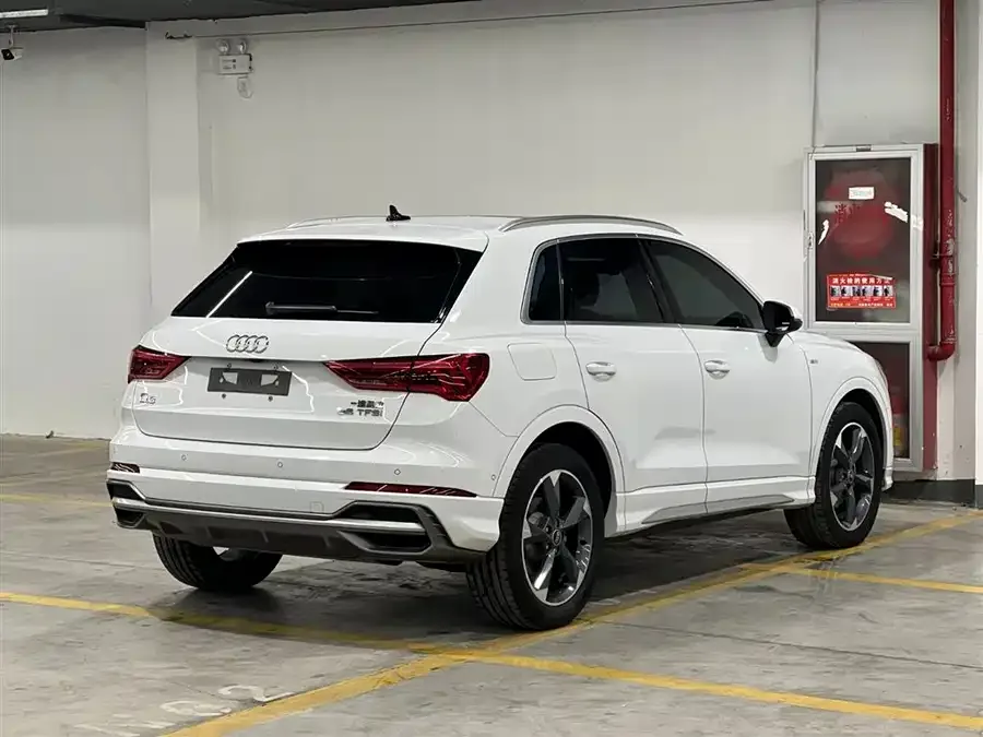 Audi Q3 2022 35 TFSI Fashionable and Dynamic 2022 — миниатюра 2
