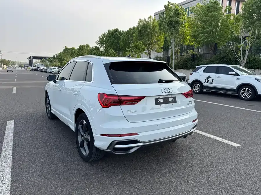 Audi Q3 2022 35 TFSI Fashionable and Dynamic 2022 — миниатюра 2