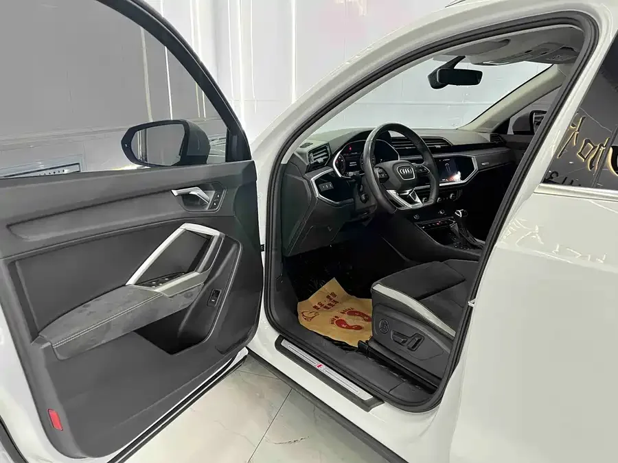 Audi Q3 2022 35 TFSI Fashionable and Dynamic 2023 — миниатюра 4