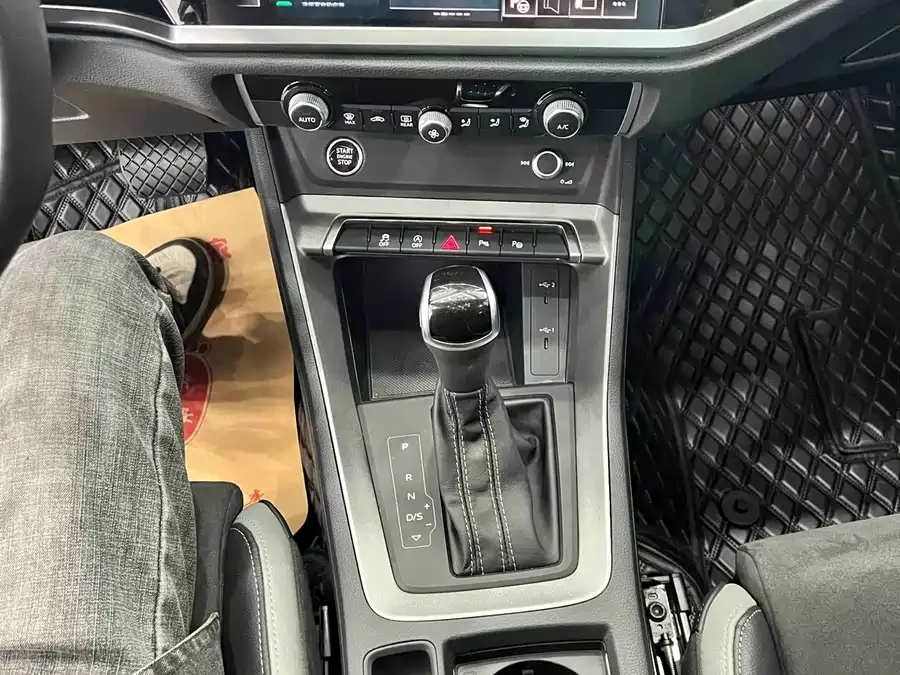 Audi Q3 2022 35 TFSI Fashionable and Dynamic 2023 — миниатюра 5