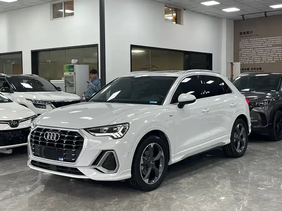 Audi Q3 2022 35 TFSI Fashionable and Dynamic 2022 — фото 1, купить с доставкой в Москву