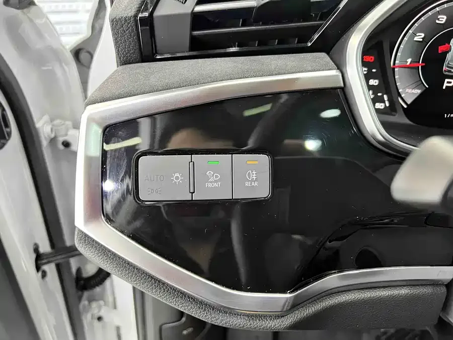 Audi Q3 2022 35 TFSI Fashionable and Dynamic 2022 — миниатюра 4